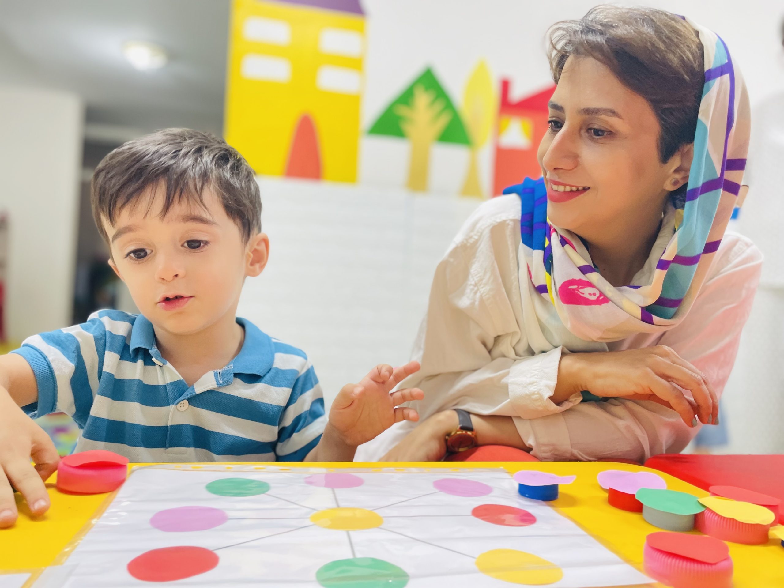 چرا خاطرات سال‌های اول زندگی کودک مهم‌است؟